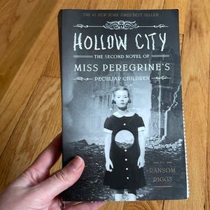 Like new Miss Peregrines “Hollow City” Novel